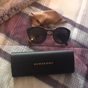 Burberry sunnies